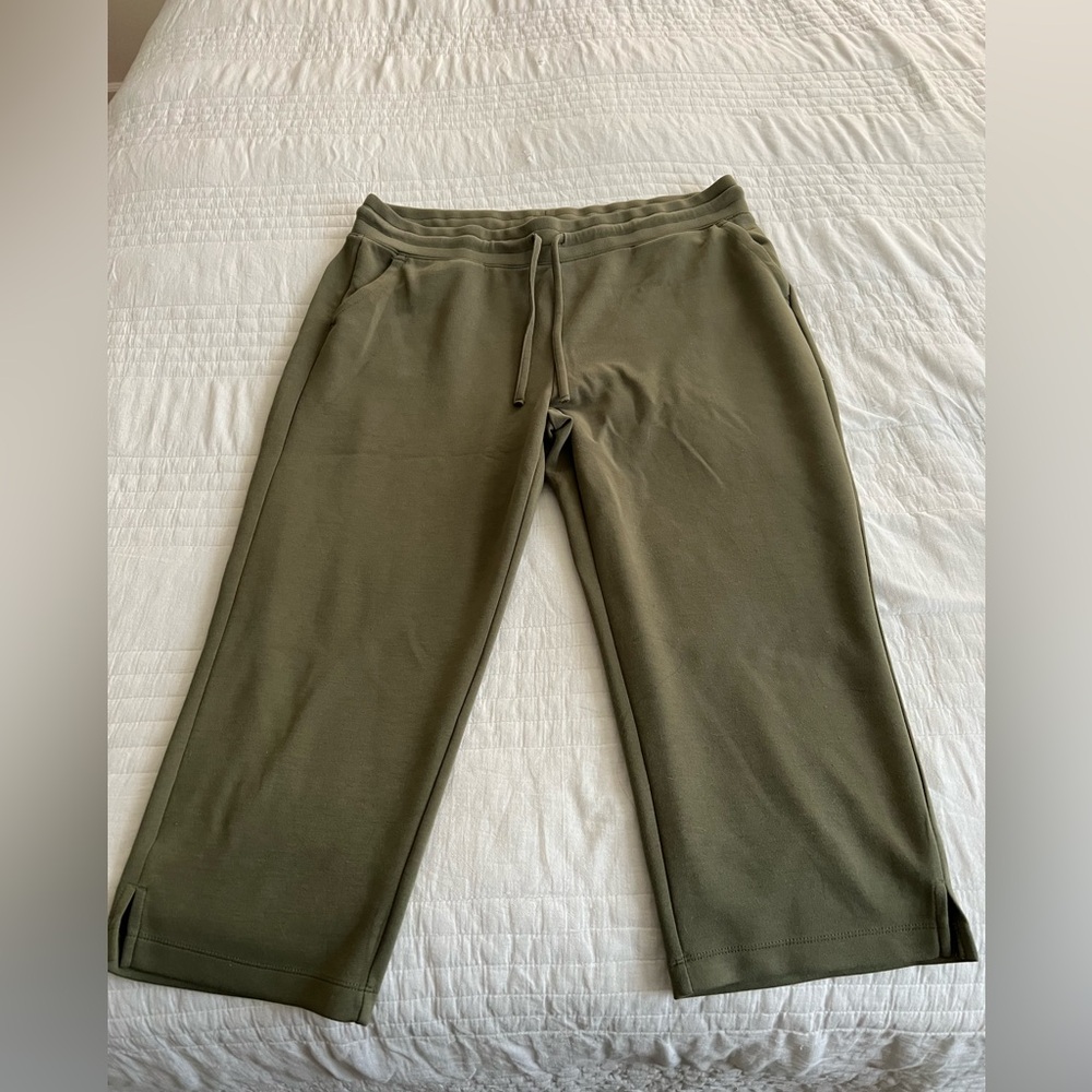 32 Degrees Women’s Studio Tech Capri size XL color Four Leaf Clover